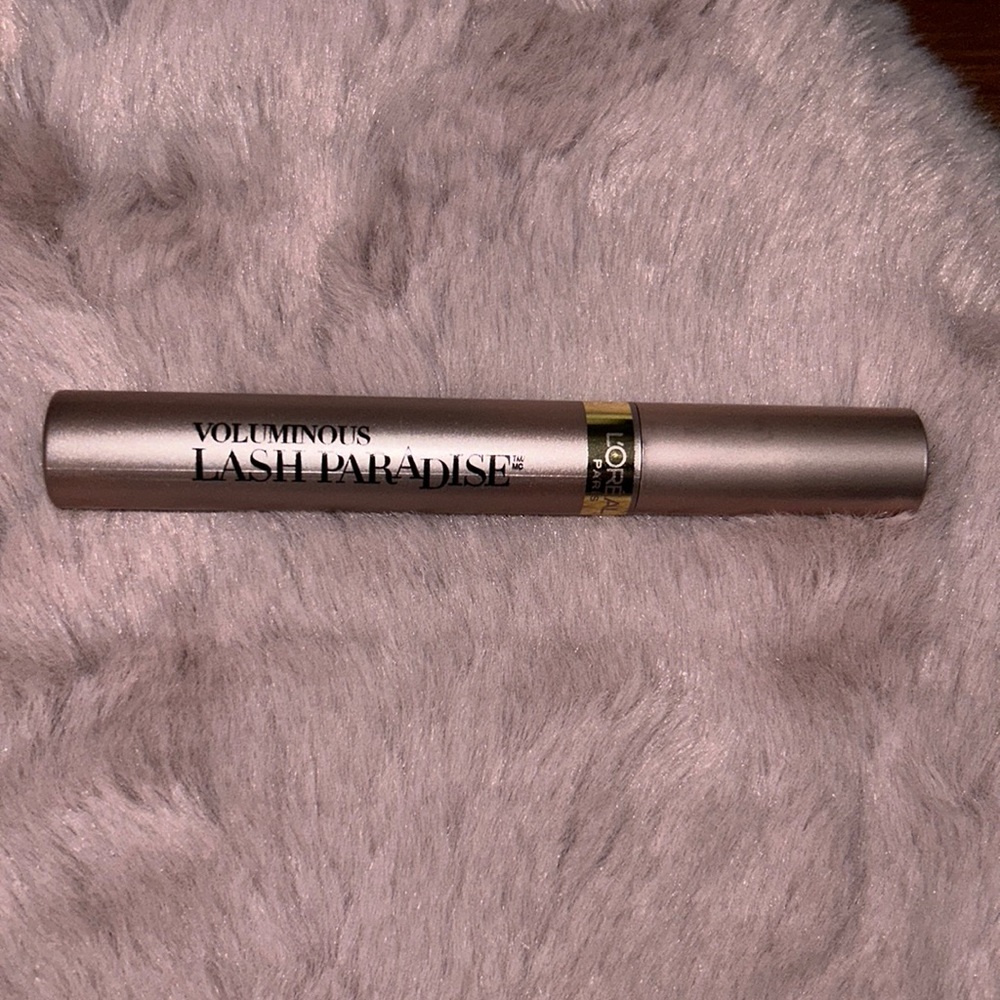 *SEALED* L’Oreal voluminous lash paradise in the shade blackest black